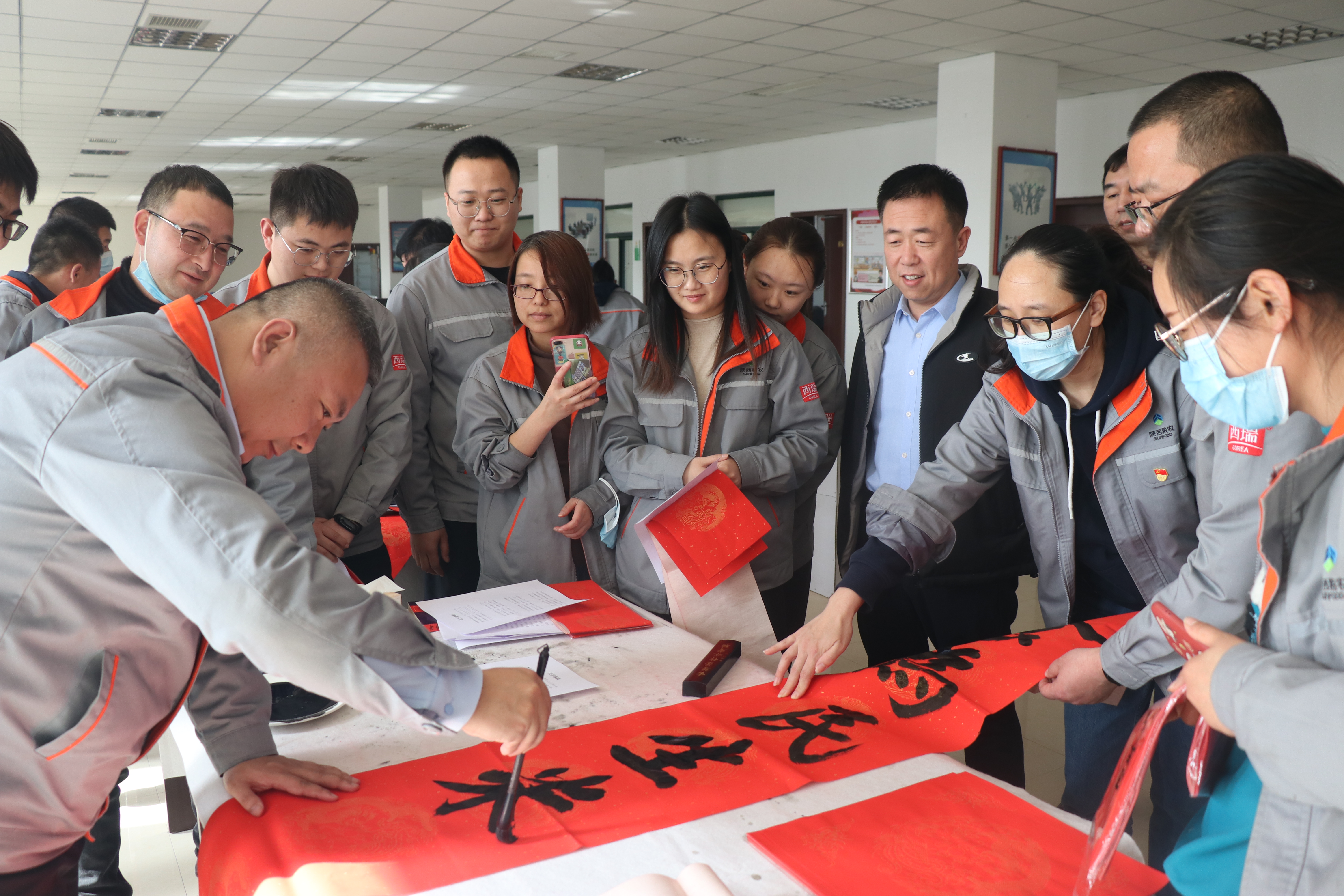 西瑞集团：开展“玉兔迎春送春联”活动