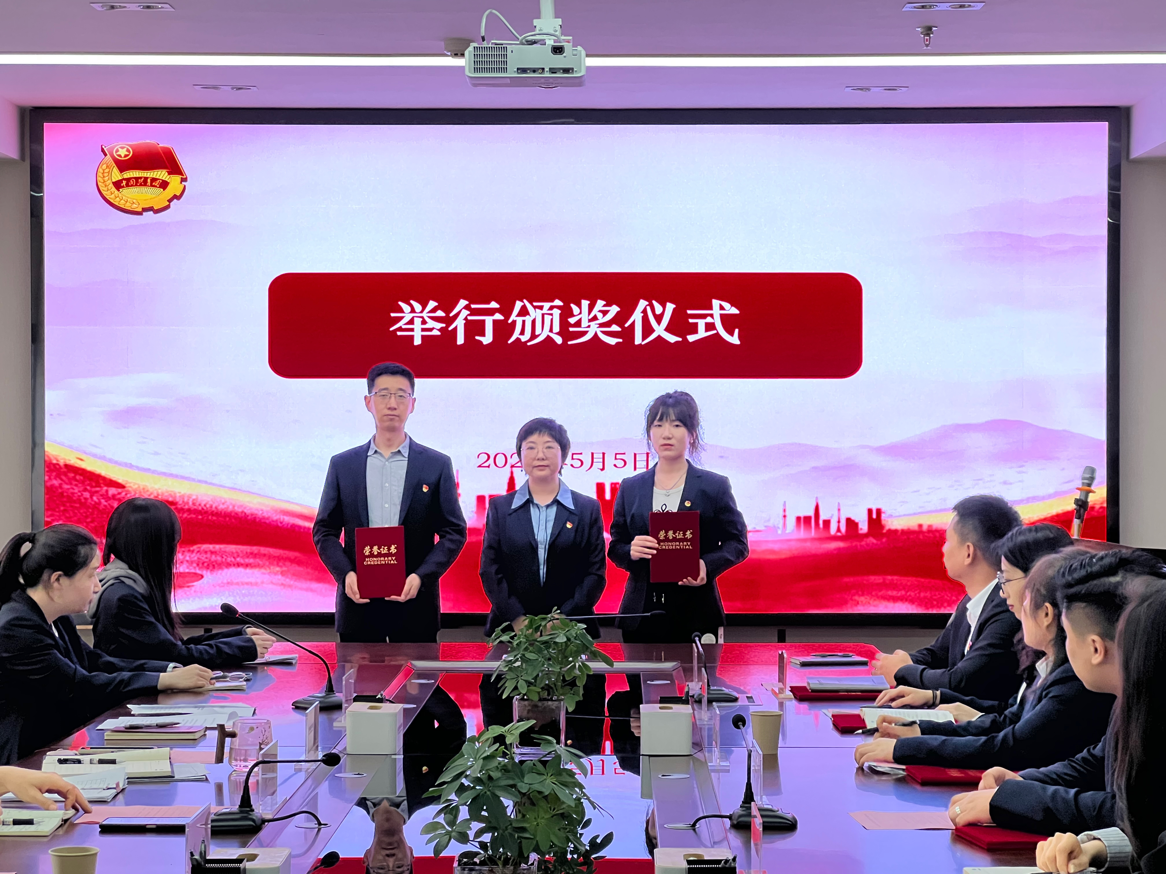 油脂集团：团委组织开展主题团日活动暨先进表彰大会
